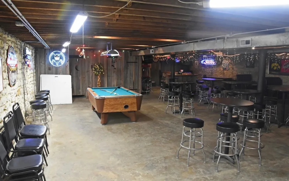 The pool table in the Down Under Lounge against an exposed limestone wall