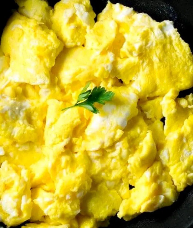 Scrambled eggs on the buffet line